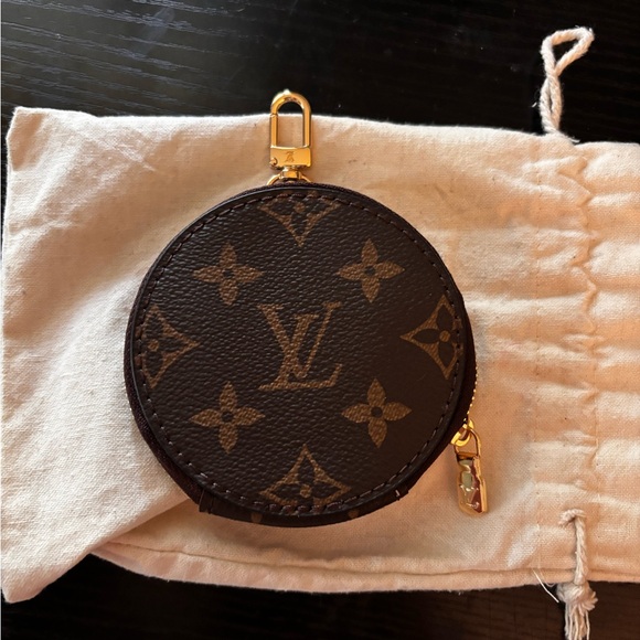 Louis Vuitton Brown Monogram Coin Holder with Gold Accents OR 2 for $110 - Picture 1 of 4